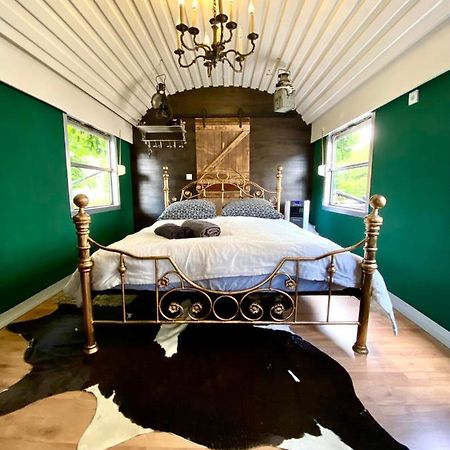 Gleis 1, Eisenbahn Waggon Mit Whirlpool Und Ofen Villa Dahlem  Exterior foto