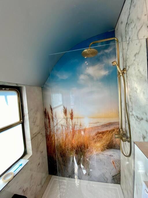 Gleis 1, Eisenbahn Waggon Mit Whirlpool Und Ofen Villa Dahlem  Exterior foto