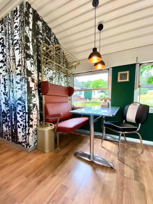 Gleis 1, Eisenbahn Waggon Mit Whirlpool Und Ofen Villa Dahlem  Exterior foto