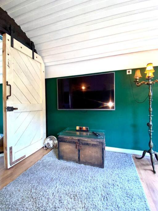 Gleis 1, Eisenbahn Waggon Mit Whirlpool Und Ofen Villa Dahlem  Exterior foto