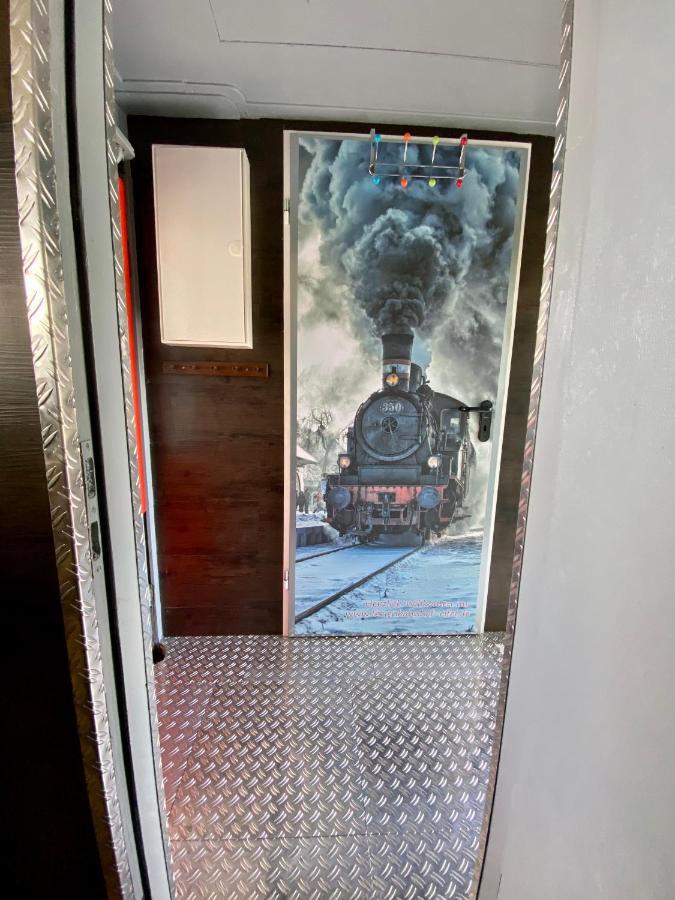 Gleis 1, Eisenbahn Waggon Mit Whirlpool Und Ofen Villa Dahlem  Exterior foto
