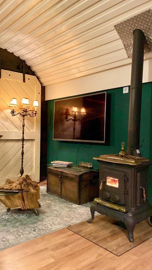 Gleis 1, Eisenbahn Waggon Mit Whirlpool Und Ofen Villa Dahlem  Exterior foto